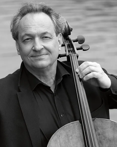 Der Cellist Alexander Hülshoff, fotografiert von Kirsten Glauner