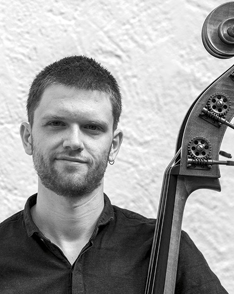 Der Kontrabassist Hans Greve, fotografiert von Stefan von Massow