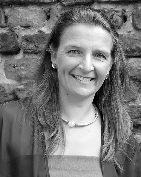 Die Cellistin Kathartina Apel, fotografiert von Jeannette von der Leyen