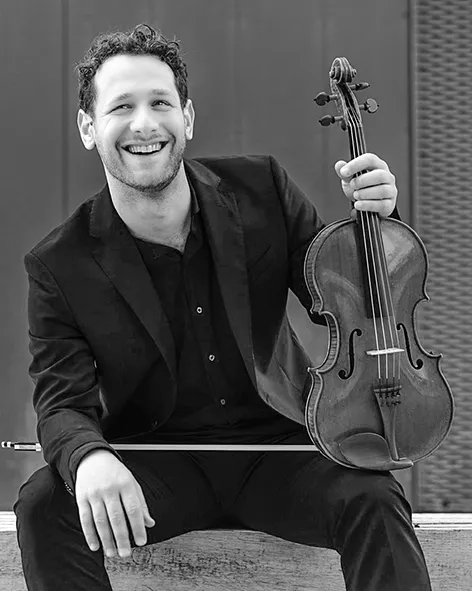 Der Bratschist Matan Gilitchensky, fotografiert von Markenfotografie