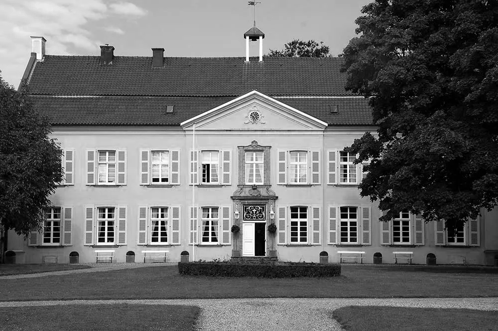 Die Fassade von Schloss Ossenberg